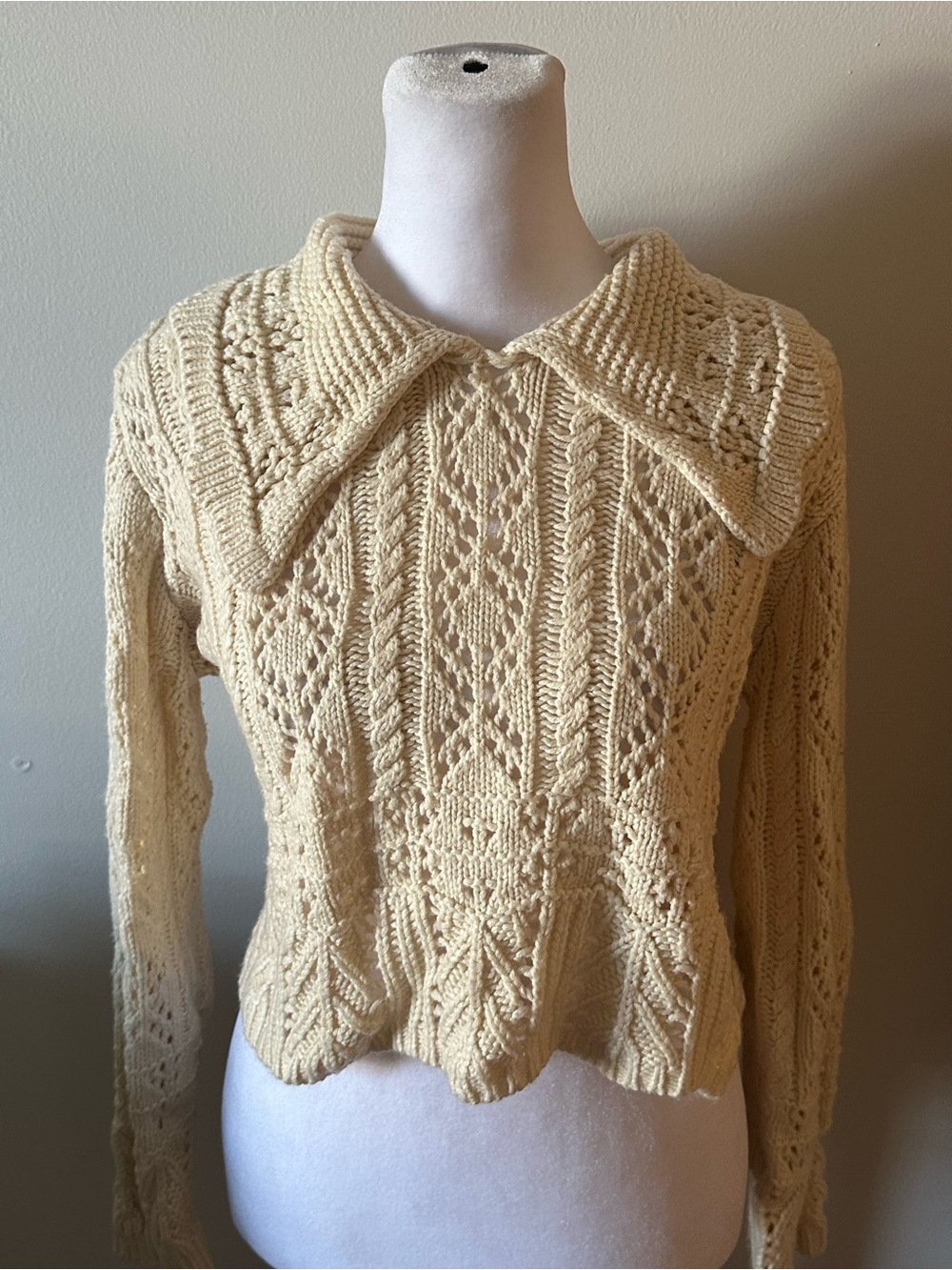 NWOT Coquette Collared Essential Everyday Stylish Warm Knit Crop Top- Women’s - Picture 2 of 3